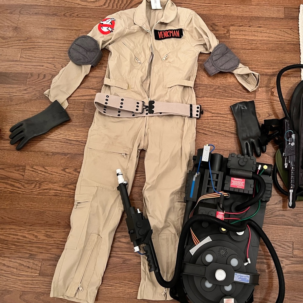 Ghostbuster deluxe costume with a deluxe proton pack